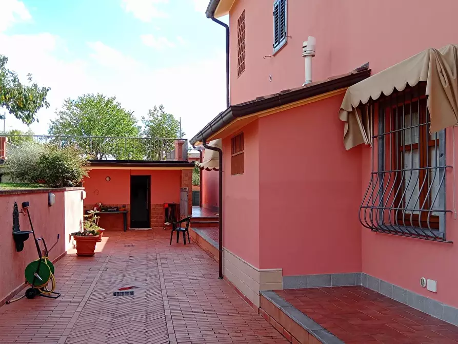 Immagine 12 di Villa in vendita  a Castelnuovo Magra