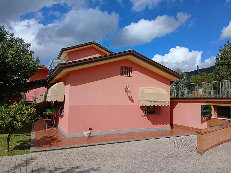 Immagine 8 di Villa in vendita  a Castelnuovo Magra
