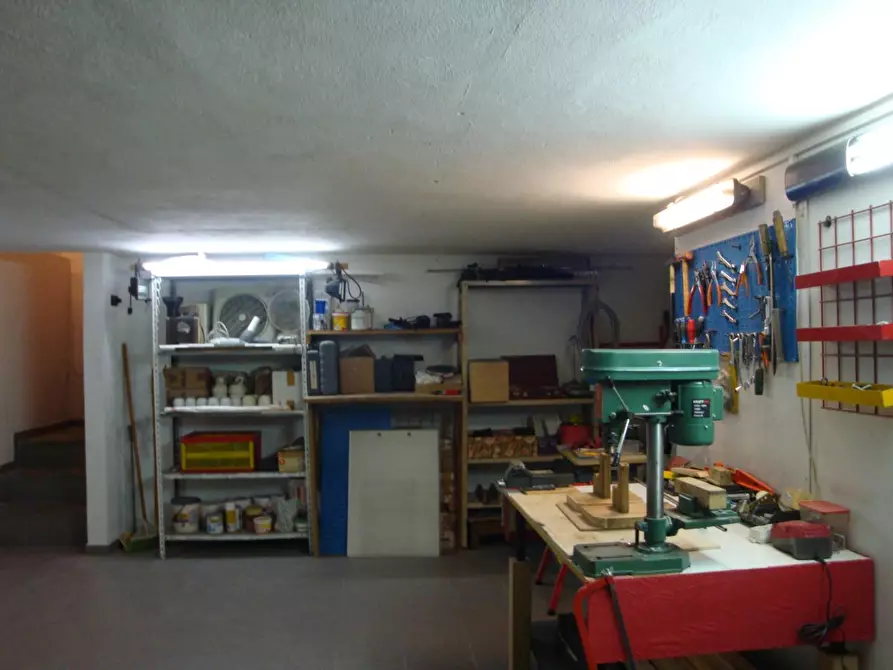 Immagine 12 di Appartamento in vendita  a Lucca