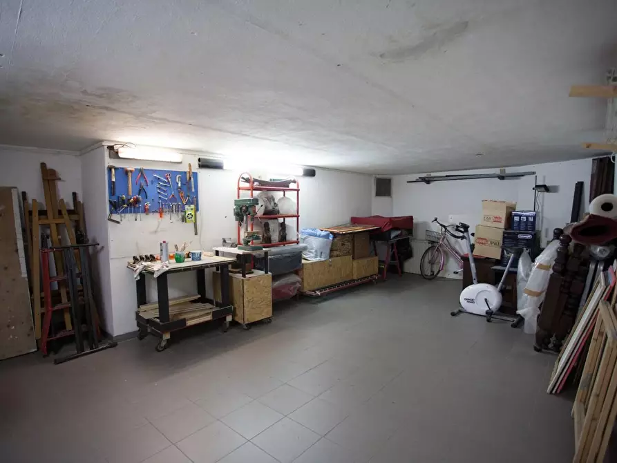 Immagine 5 di Appartamento in vendita  a Lucca