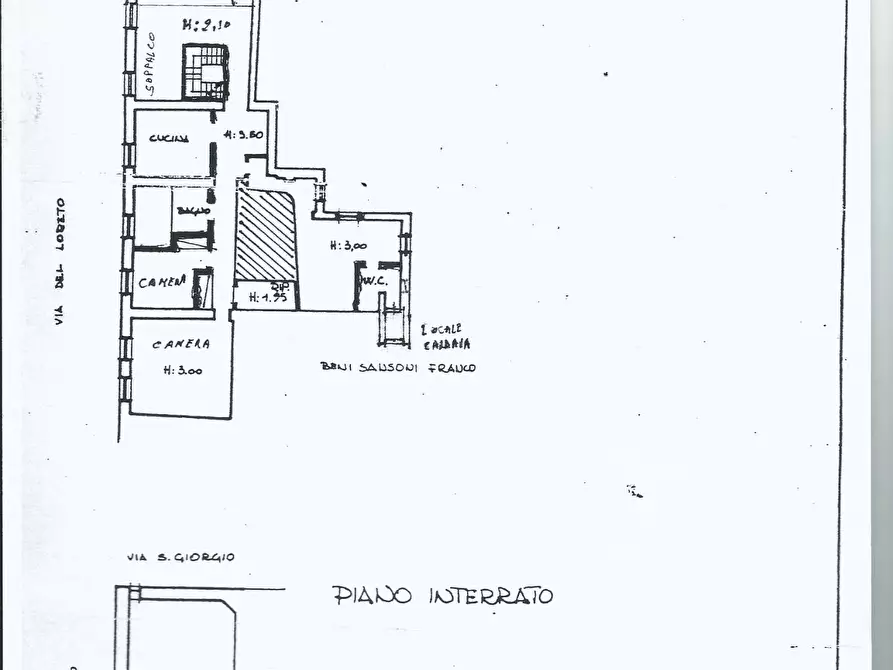 Immagine 15 di Appartamento in vendita  a Lucca