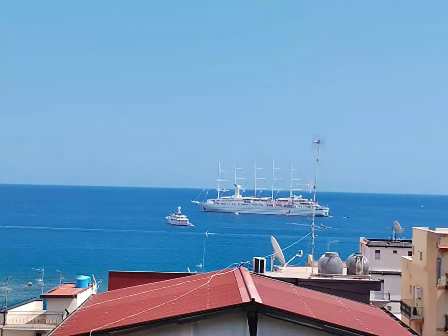 Immagine 5 di Appartamento in vendita  a Giardini-Naxos