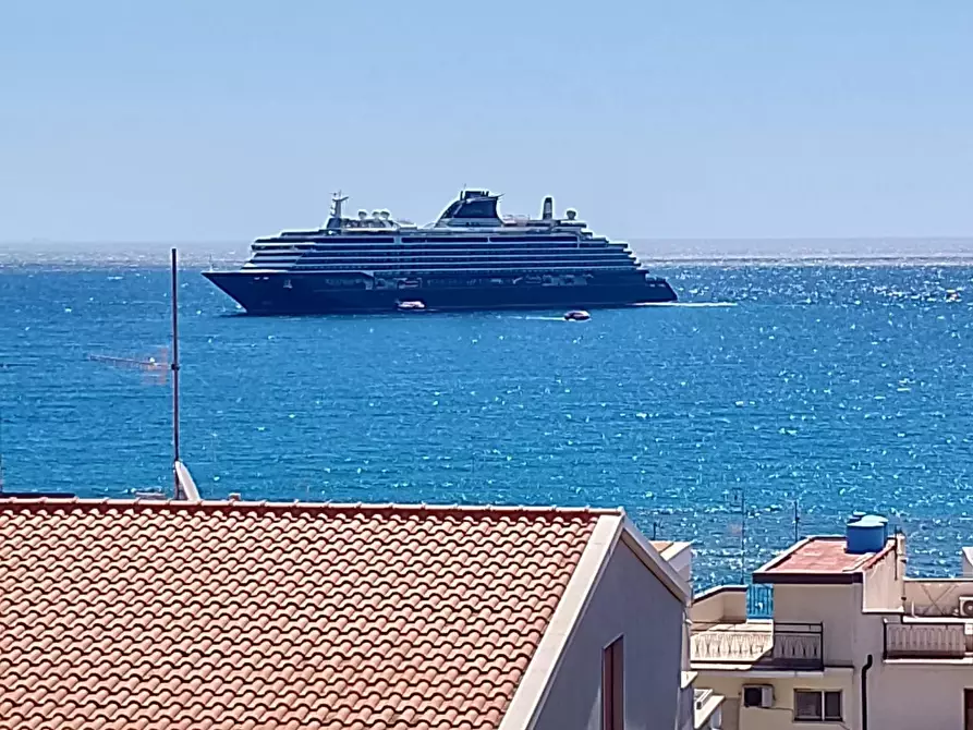 Immagine 6 di Appartamento in vendita  a Giardini-Naxos