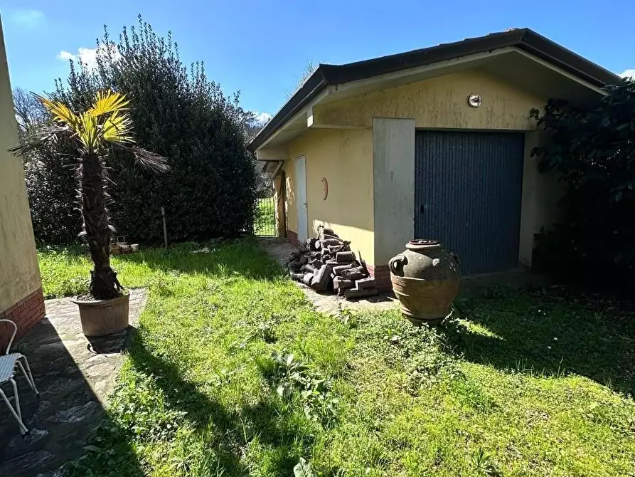 Immagine 5 di Casa bifamiliare in vendita  a Lucca