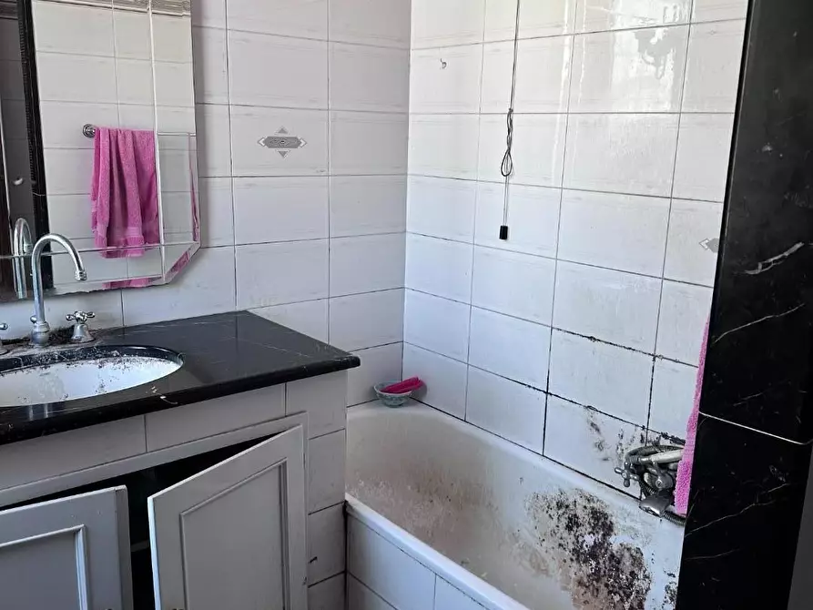 Immagine 12 di Casa bifamiliare in vendita  a Lucca