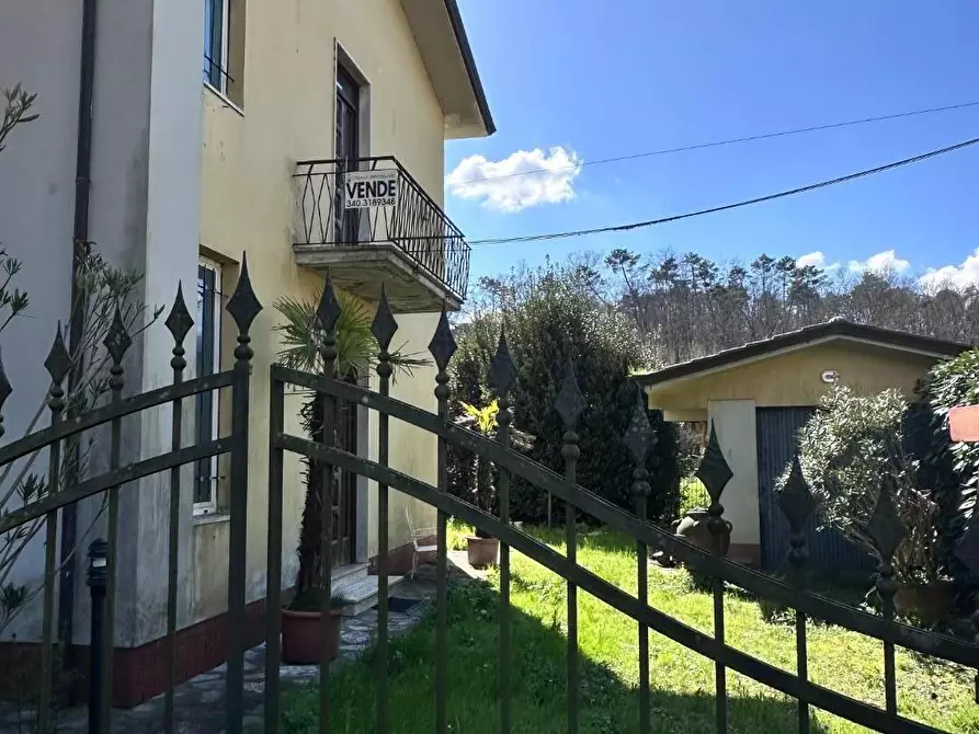 Immagine 2 di Casa bifamiliare in vendita  a Lucca