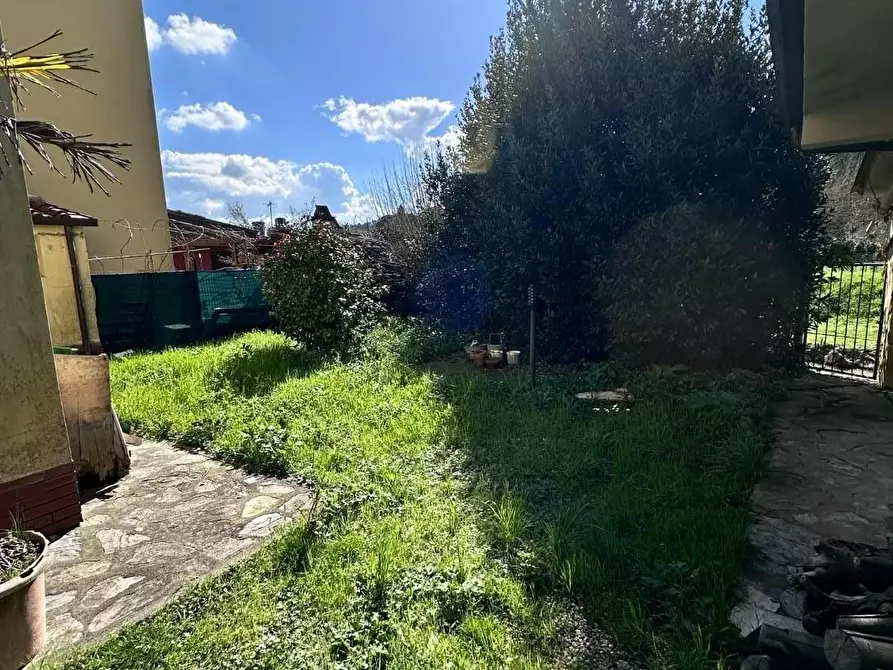 Immagine 4 di Casa bifamiliare in vendita  a Lucca