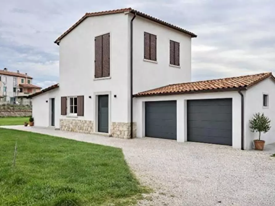 Immagine 10 di Deposito in vendita  a Lucca