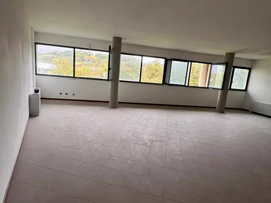 Immagine 9 di Ufficio in vendita  a Capannori