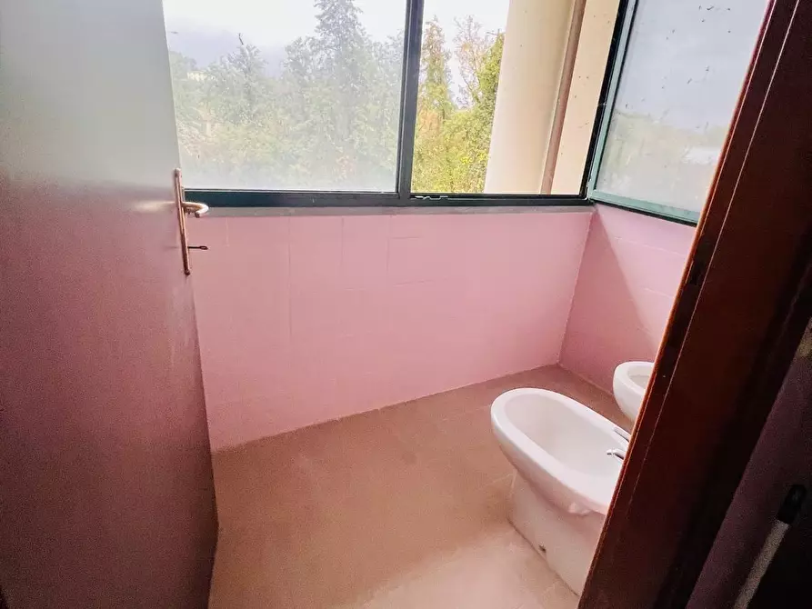 Immagine 15 di Ufficio in vendita  a Capannori