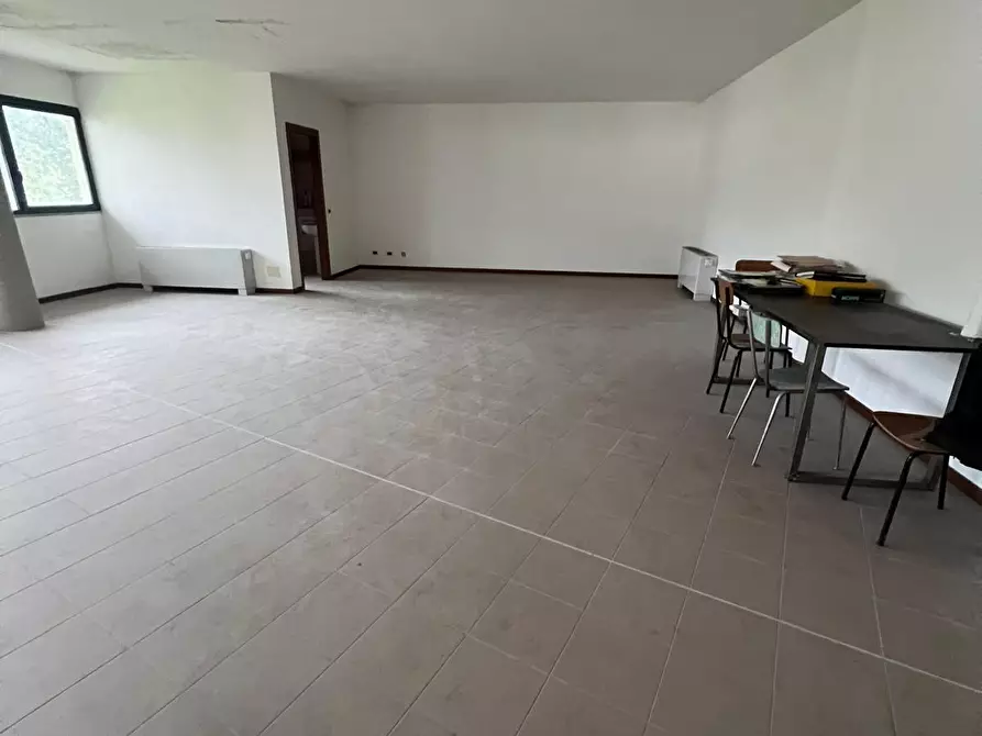 Immagine 11 di Ufficio in vendita  a Capannori