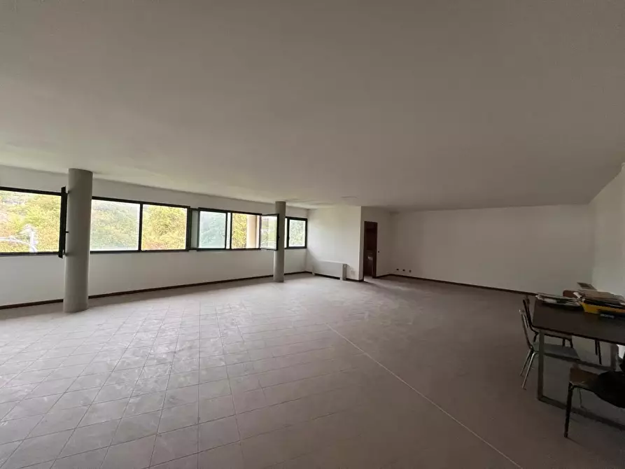 Immagine 10 di Ufficio in vendita  a Capannori