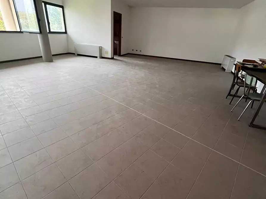 Immagine 12 di Ufficio in vendita  a Capannori