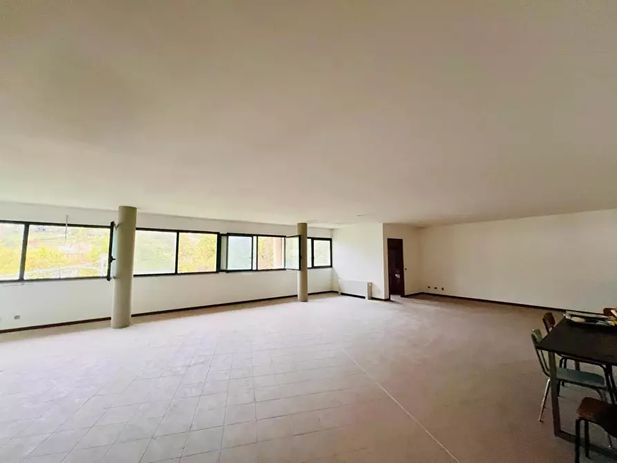 Immagine 18 di Ufficio in vendita  a Capannori