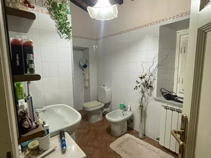 Immagine 25 di Casa semindipendente in vendita  a Lucca