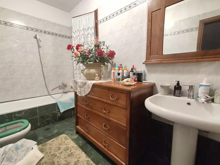 Immagine 11 di Casa bifamiliare in vendita  a Seravezza