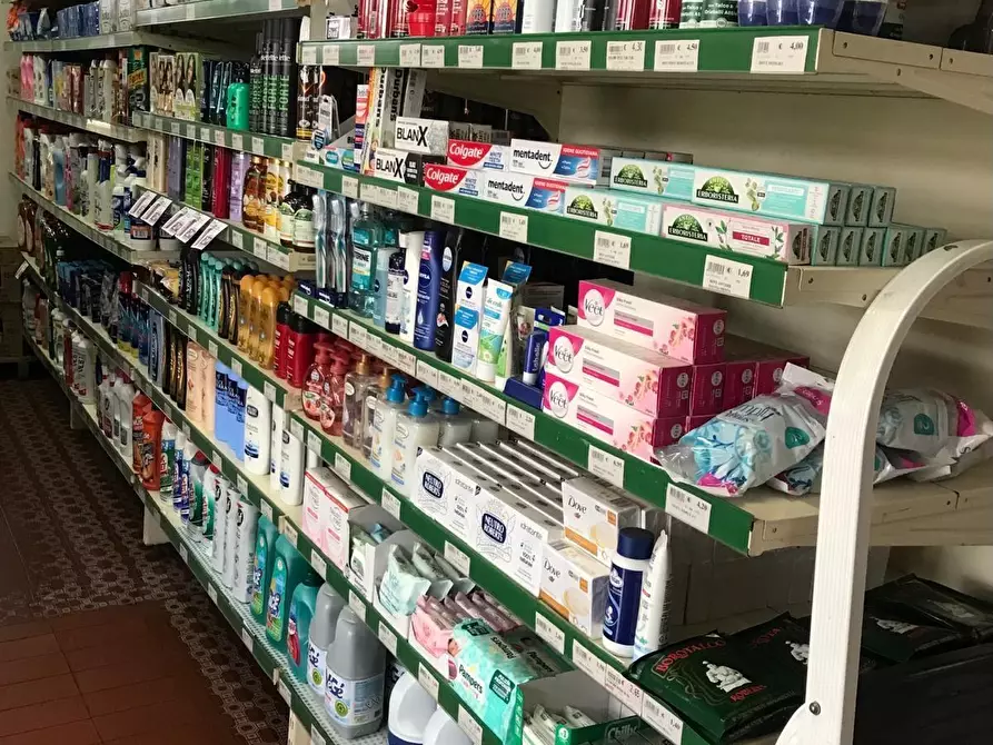 Immagine 6 di Alimentari in vendita  a Carrara