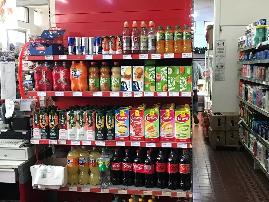 Immagine 7 di Alimentari in vendita  a Carrara