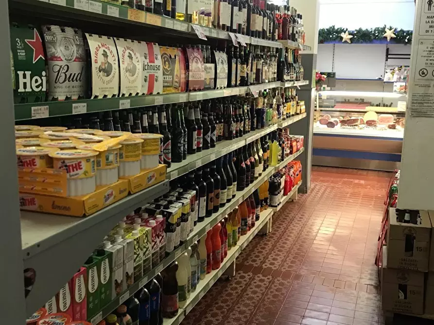 Immagine 8 di Alimentari in vendita  a Carrara