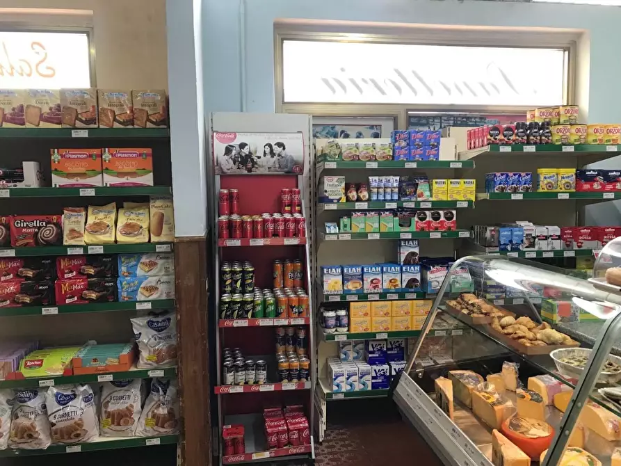 Immagine 3 di Alimentari in vendita  a Carrara