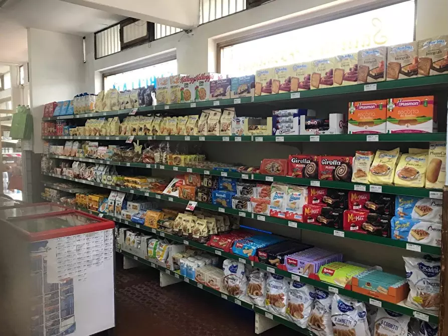 Immagine 9 di Alimentari in vendita  a Carrara