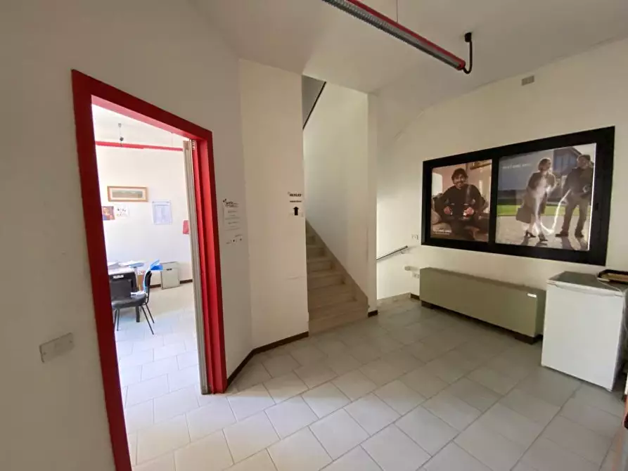 Immagine 5 di Ufficio in affitto  a San Miniato