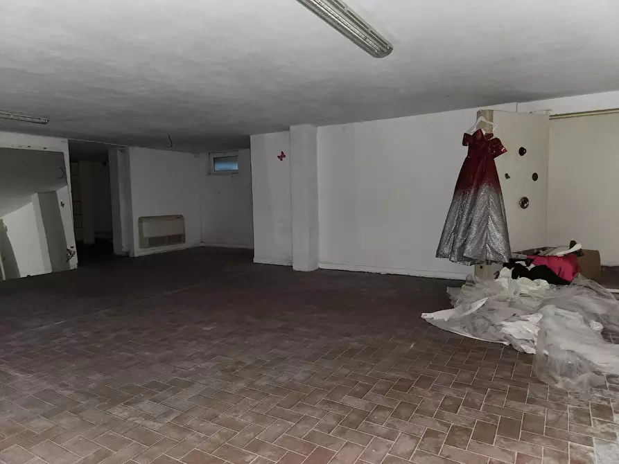 Immagine 3 di Locale commerciale in affitto  a Capannori