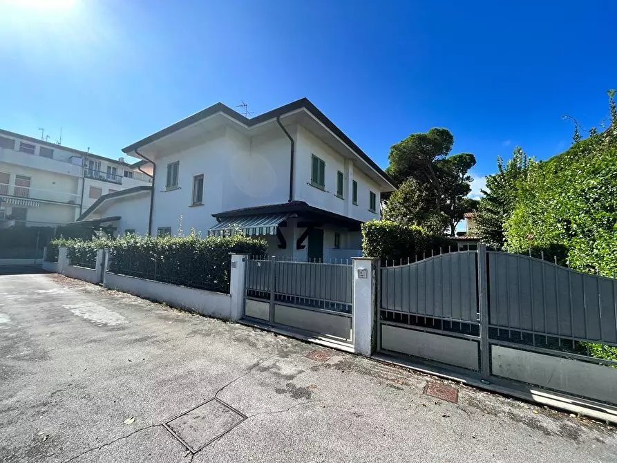 Immagine 4 di Casa bifamiliare in vendita  a Forte Dei Marmi