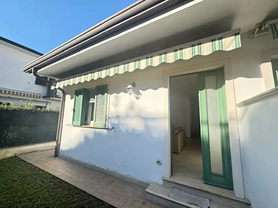 Immagine 5 di Casa bifamiliare in vendita  a Forte Dei Marmi