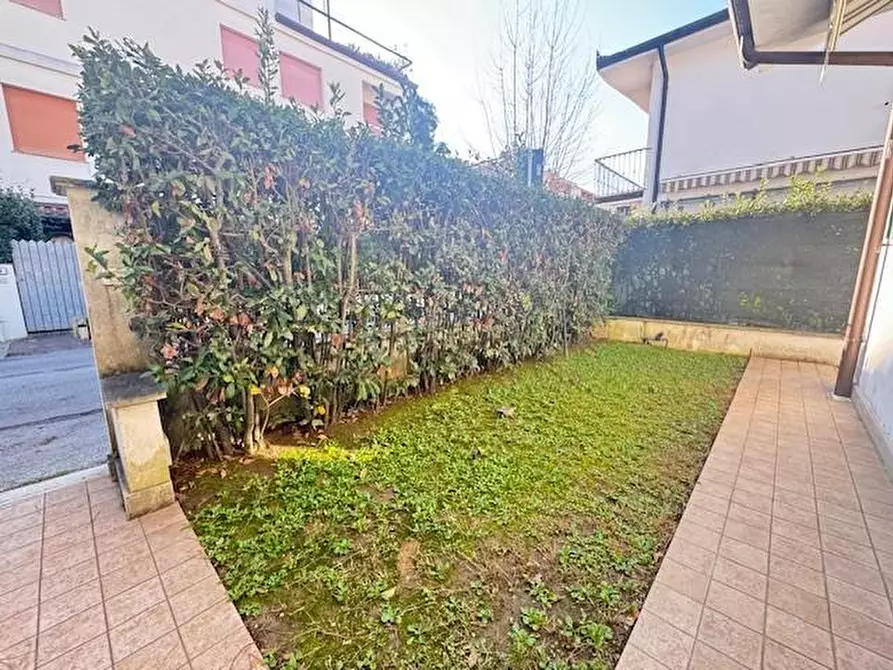 Immagine 9 di Casa bifamiliare in vendita  a Forte Dei Marmi