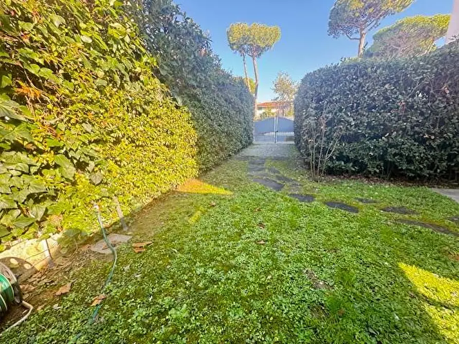 Immagine 7 di Casa bifamiliare in vendita  a Forte Dei Marmi