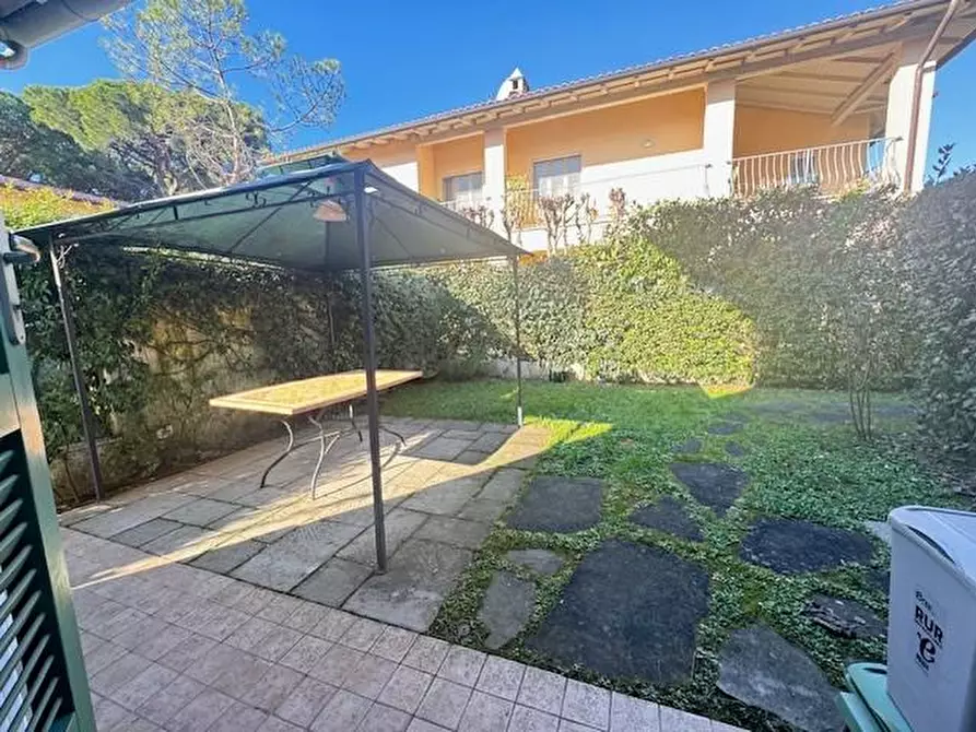 Immagine 6 di Casa bifamiliare in vendita  a Forte Dei Marmi