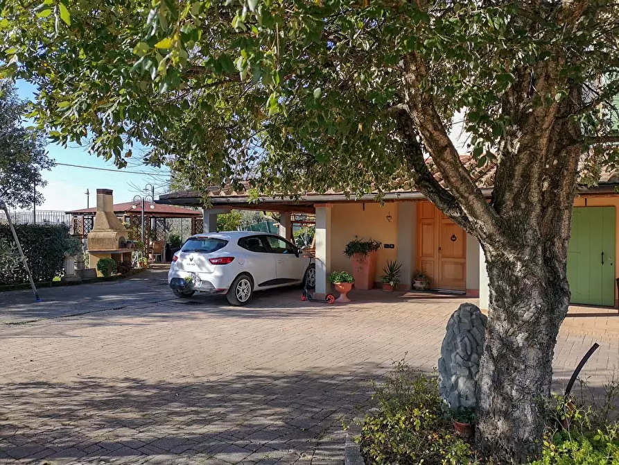 Immagine 2 di Casa colonica in vendita  a Cerreto Guidi