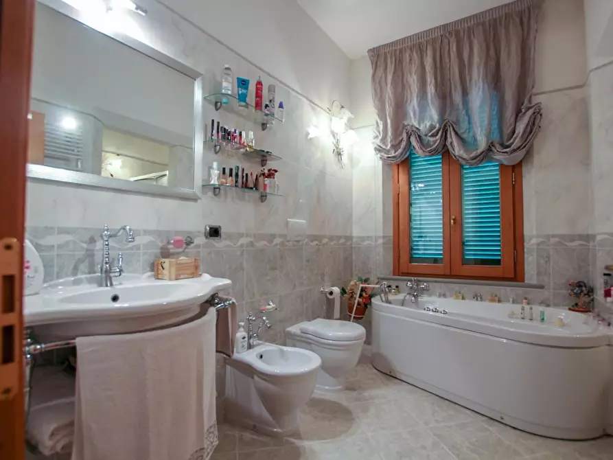 Immagine 30 di Casa colonica in vendita  a Cerreto Guidi