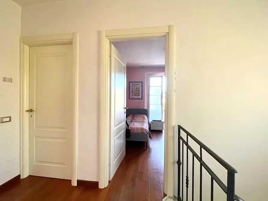 Immagine 11 di Villa in vendita  a Massa