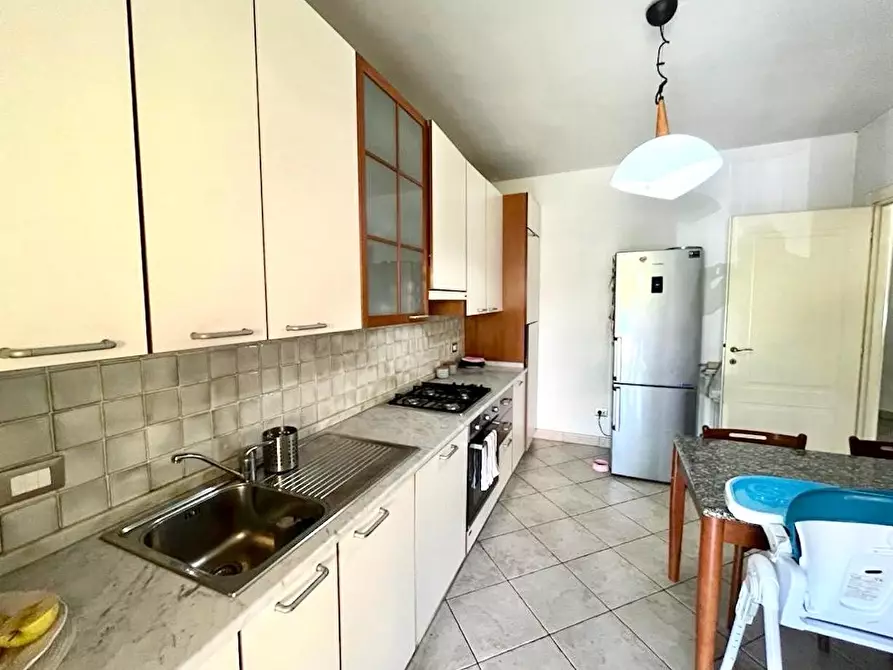 Immagine 8 di Villa in vendita  a Massa