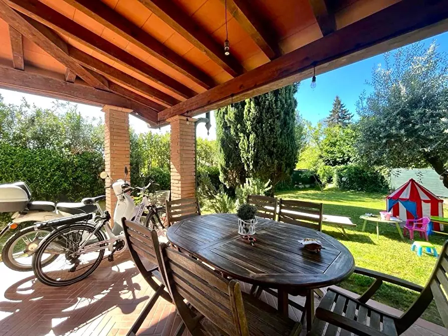 Immagine 21 di Villa in vendita  a Massa