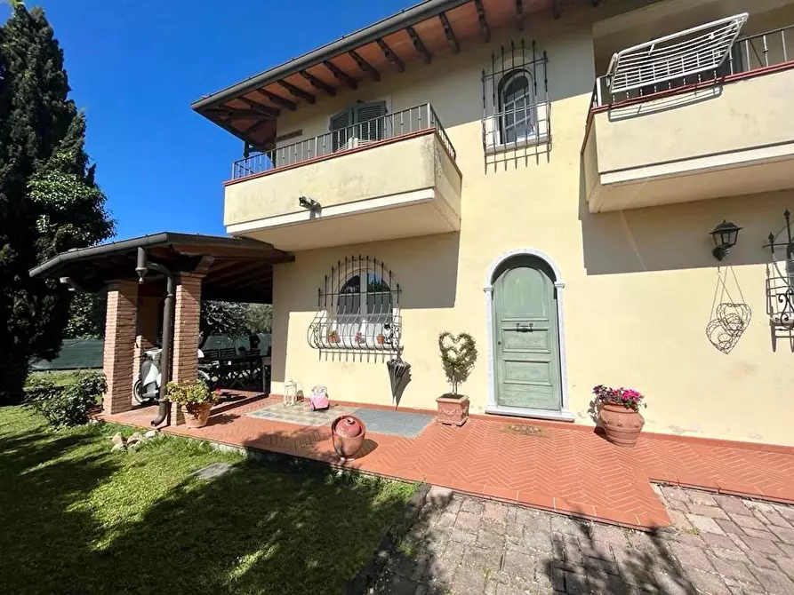 Immagine 24 di Villa in vendita  a Massa