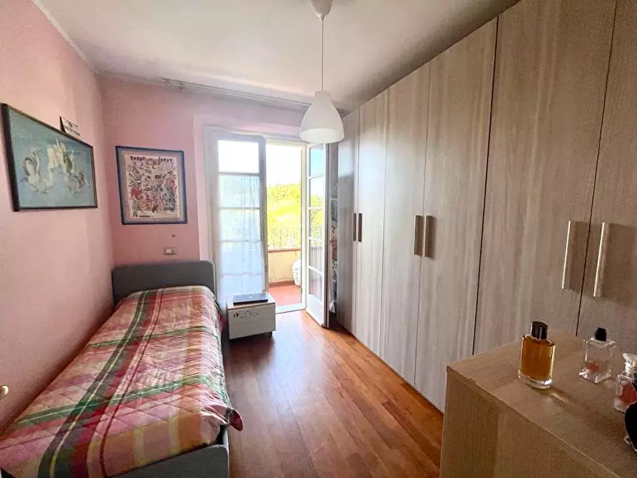 Immagine 13 di Villa in vendita  a Massa