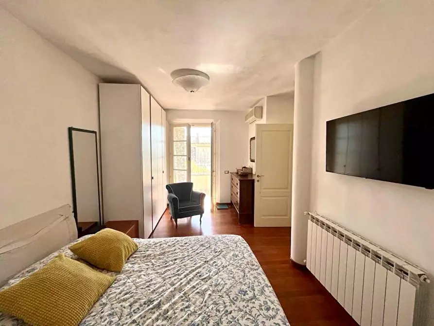 Immagine 12 di Villa in vendita  a Massa