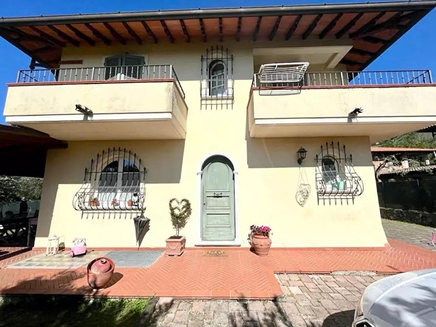 Immagine 25 di Villa in vendita  a Massa