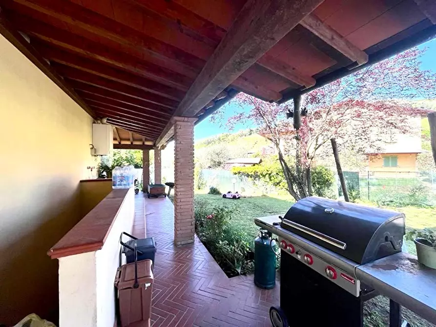 Immagine 22 di Villa in vendita  a Massa