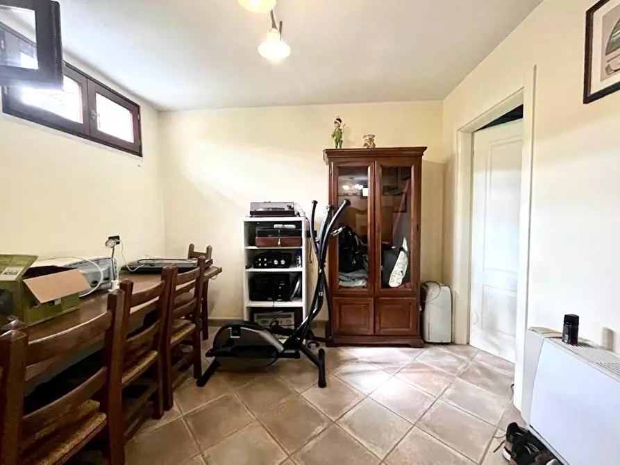 Immagine 18 di Villa in vendita  a Massa