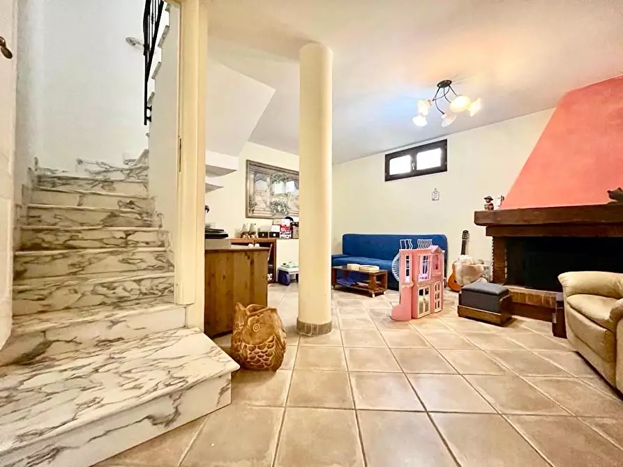 Immagine 17 di Villa in vendita  a Massa