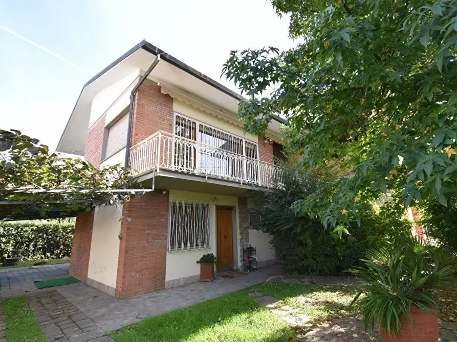 Immagine 3 di Villa in vendita  a Pietrasanta