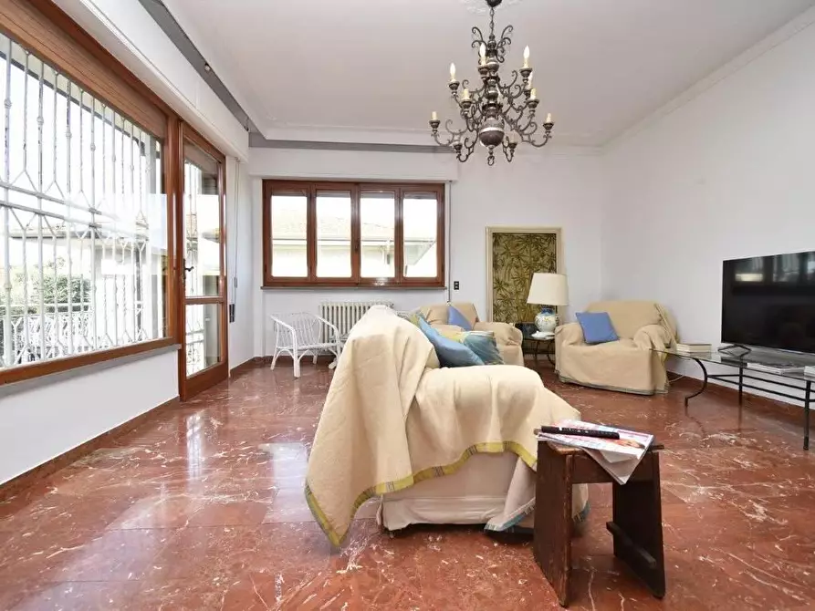 Immagine 15 di Villa in vendita  a Pietrasanta