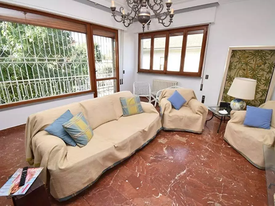 Immagine 16 di Villa in vendita  a Pietrasanta
