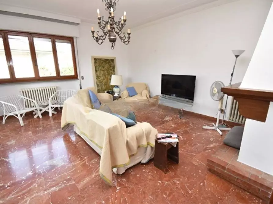 Immagine 12 di Villa in vendita  a Pietrasanta