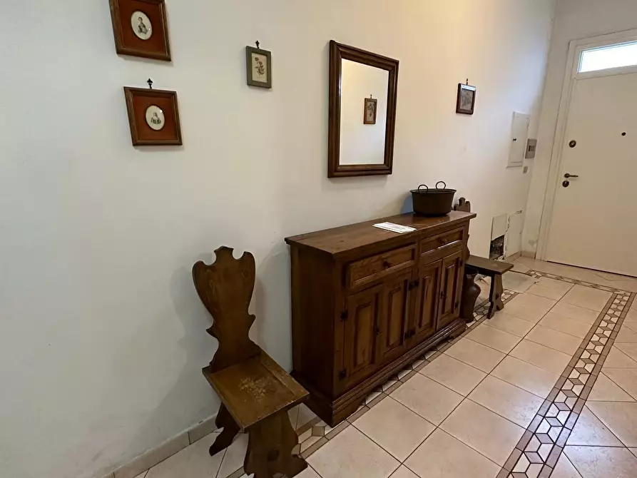 Immagine 1 di Villa in vendita  a Viareggio