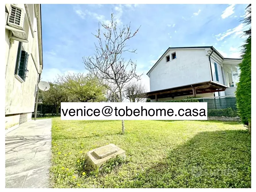 Immagine 1 di Porzione di casa in vendita  a Venezia